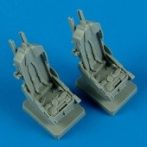 F-5F seats with safety belts - AFV Club