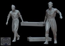 GERMAN SOLDIERS CARRYING A BOX OF AMMUNITION - 1/72